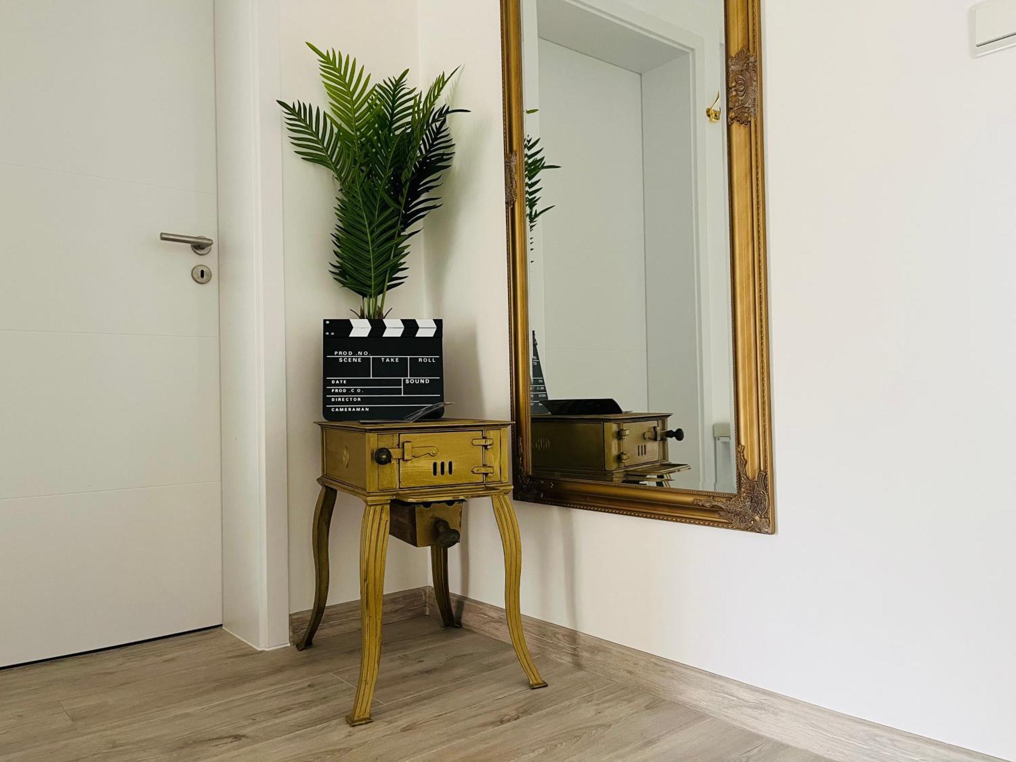 Filmap-Charmant-Modern-Zentral-Balkon-Beamer-Spieletisch Görlitz Extérieur photo